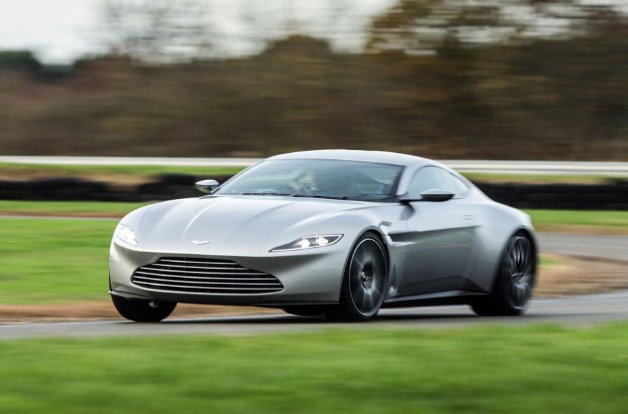  Aston Martin DB10 2015 года  (фото 25 из 35)